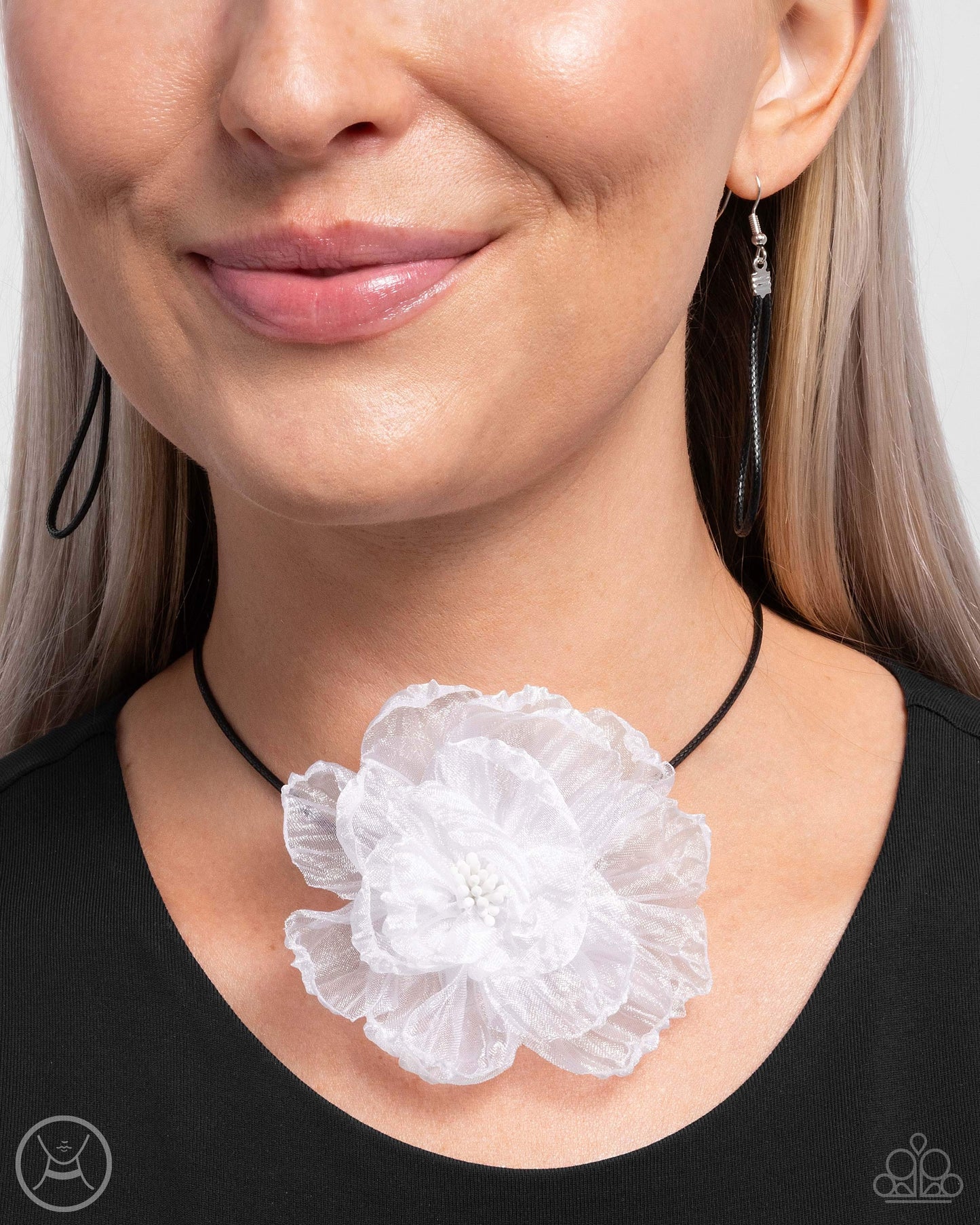 New Releases 10/10 French Facade - White Choker Necklace